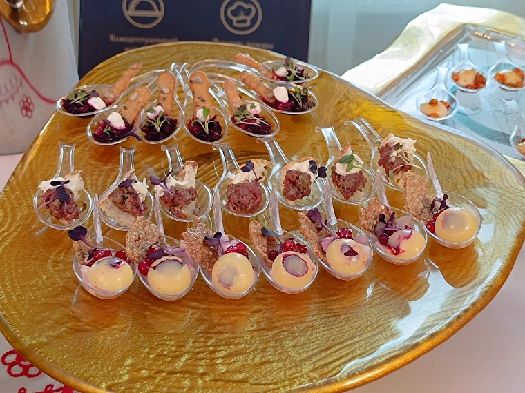 Мороженое из морошки, каша из кедровых орехов: чем удивил тюменский гастрофестиваль