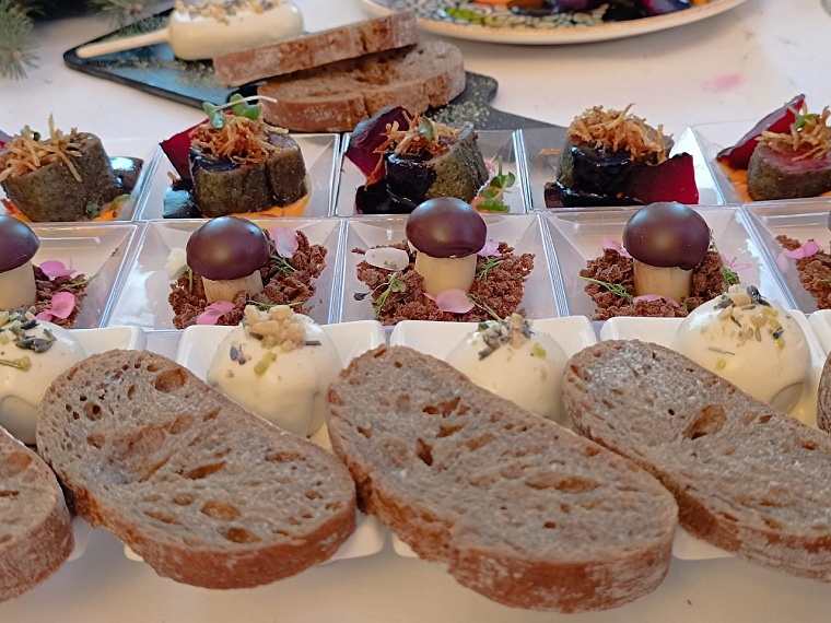 Мороженое из морошки, каша из кедровых орехов: чем удивил тюменский гастрофестиваль