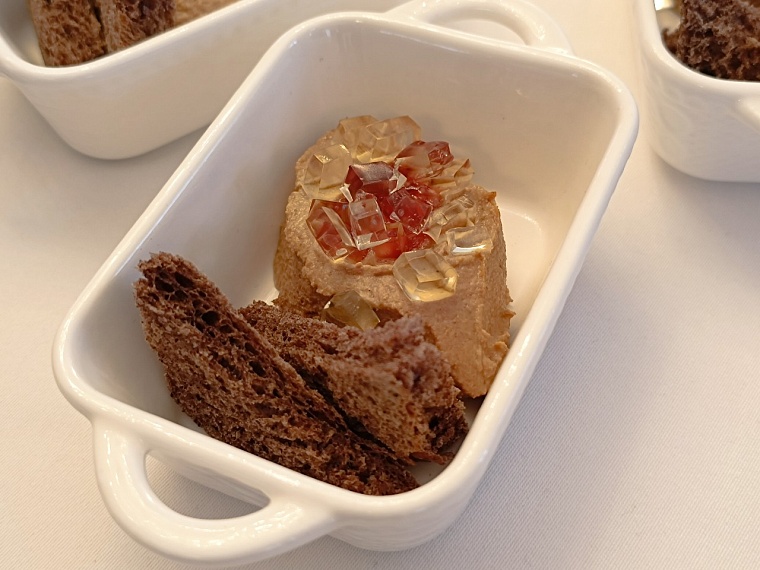 Мороженое из морошки, каша из кедровых орехов: чем удивил тюменский гастрофестиваль