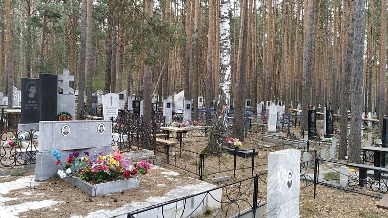 Администрация поселка в Тюменском районе пыталась через суд получить от РЖД право собственности на кладбище