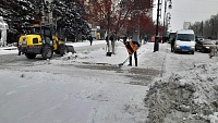 С улиц Тюмени вывезли более 6,6 тысячи кубометров снега. Куда пожаловаться на уборку во дворах