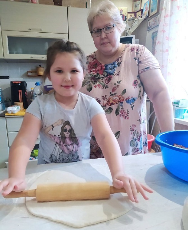«Мы семья, и мы друзья!» - многодетные родители из Ярковского района поделились секретом семейного счастья