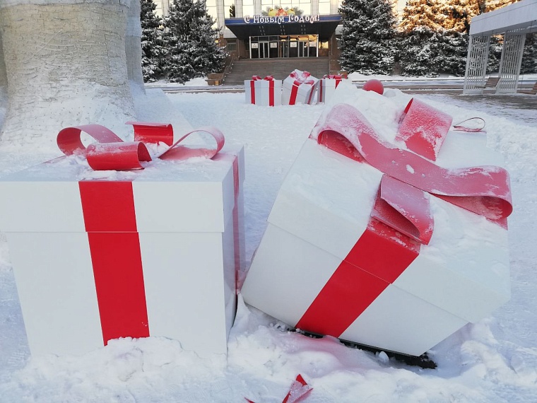 Зарабатывать больше, ложиться спать пораньше: чего хотят россияне в 2024 году