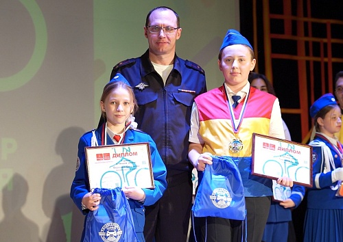 На конкурс "Безопасное колесо" школьники Викулово из-за паводка плыли на лодках