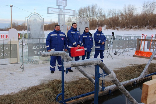 Тюменский врач скорой помощи рассказал об основных правилах крещенских купаний