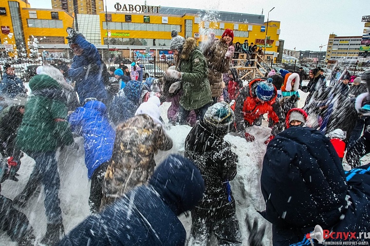 «Красные» атаковали «Синих» трезубцем