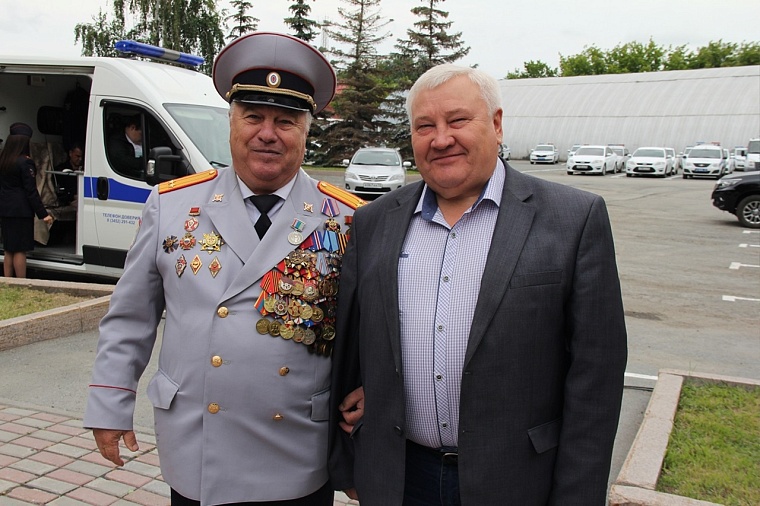 Тюменских сотрудников ГИБДД поздравили с профессиональным праздником