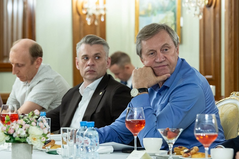 Губернатор Александр Моор встретился с тюменскими предпринимателями