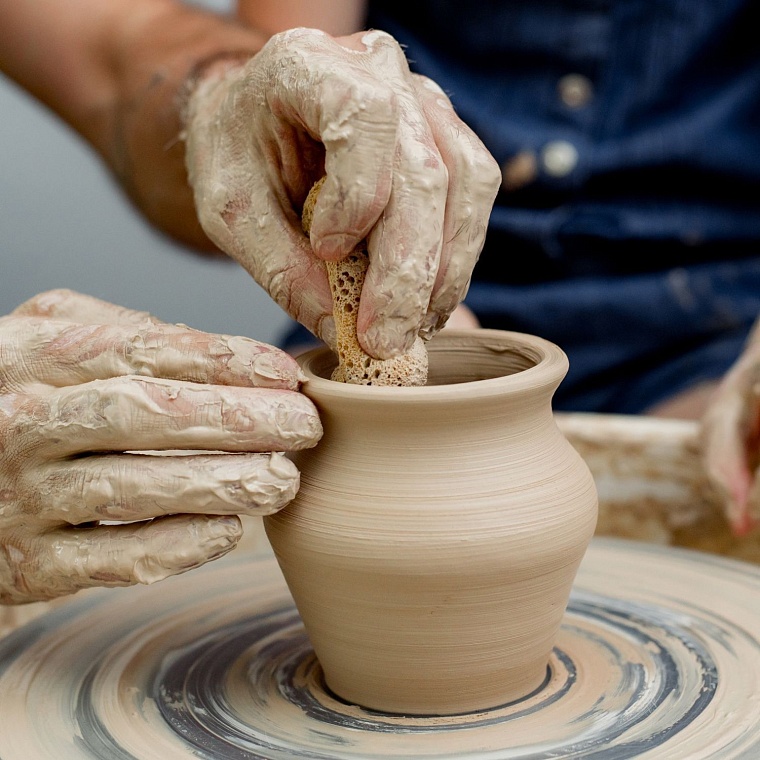 Афиша на уик-энд: квиз по искусству, йога в парке и этнические барабаны