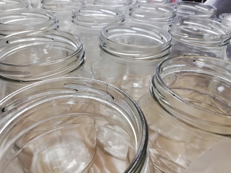 Хранение стеклянных предметов на балконе может привести к пожару