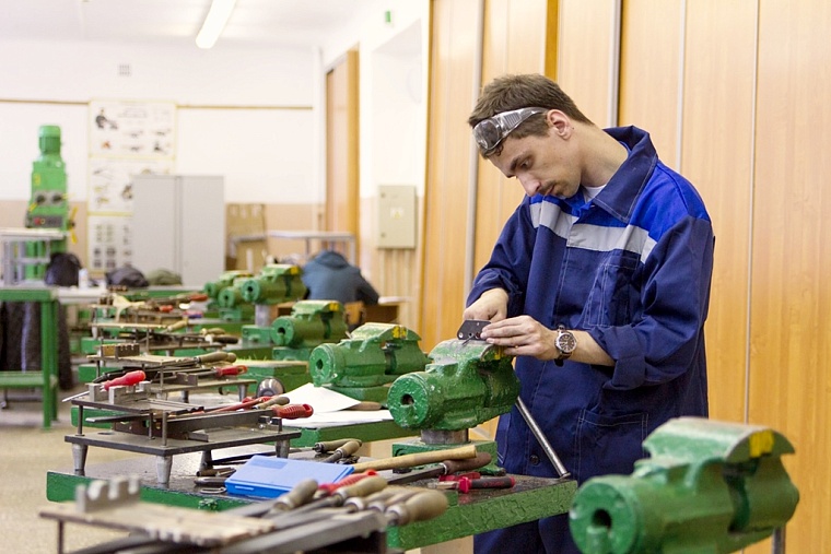 Геннадий Иванов: Лучшие тюменские токари и фрезеровщики должны стать примером для школьников