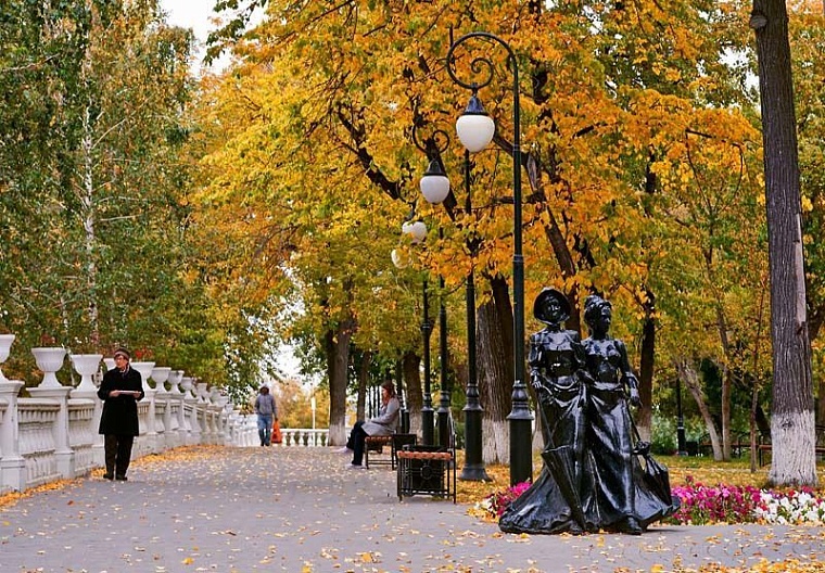 Выходные в соцсетях: истории из серии #Мам_привет, листья, осень и вот это все