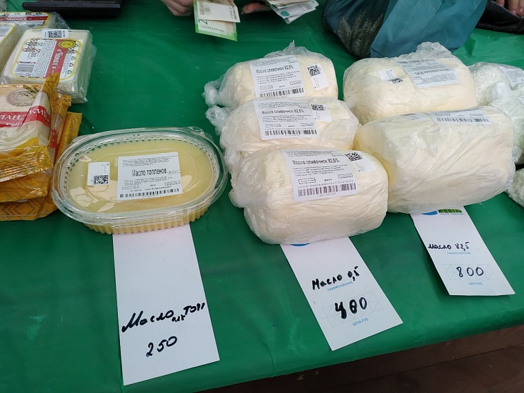 На ярмарке фермерских продуктов в Тюмени идёт бойкая торговля