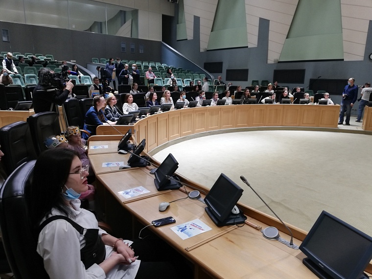 Всероссийский Дед Мороз посоветовал школьникам Тюмени больше читать и следить за здоровьем