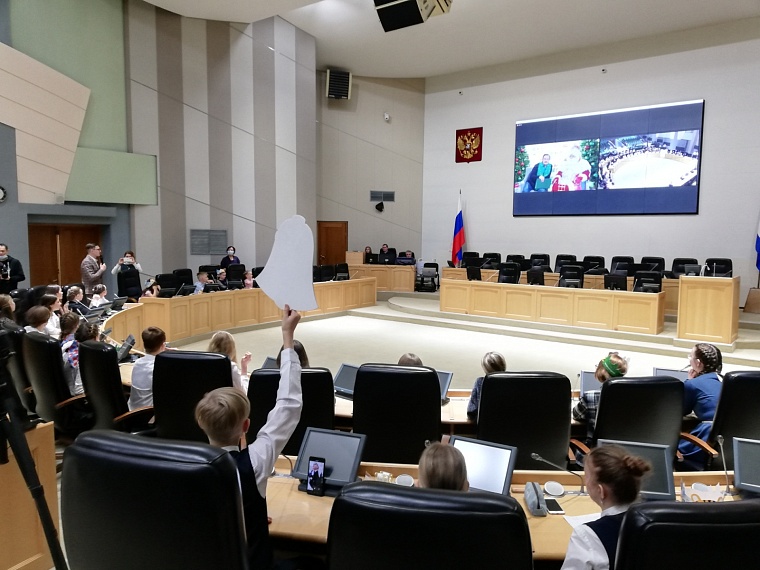 Всероссийский Дед Мороз посоветовал школьникам Тюмени больше читать и следить за здоровьем