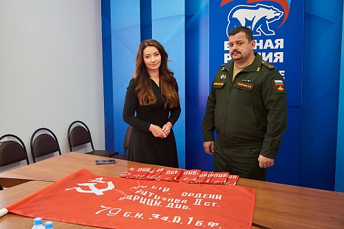 Тюменские бойцы на Донецком направлении встретят 9 Мая со Знаменем Победы