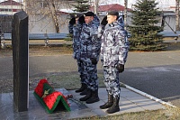 В Тюменской области росгвардейцы почтили память погибших сотрудников органов внутренних дел