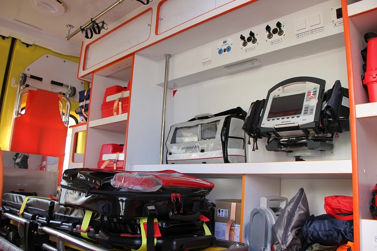 В Тюмени скорая помощь получила шесть новых автомобилей с уникальным аппаратом