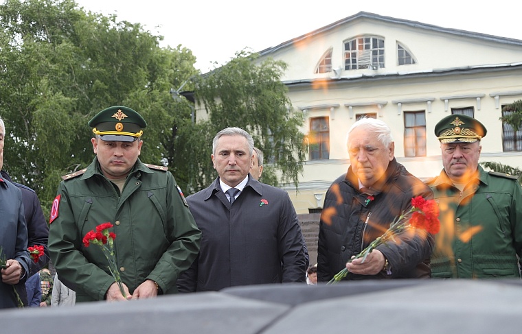 Александр Моор почтил память павших в Великой Отечественной войне