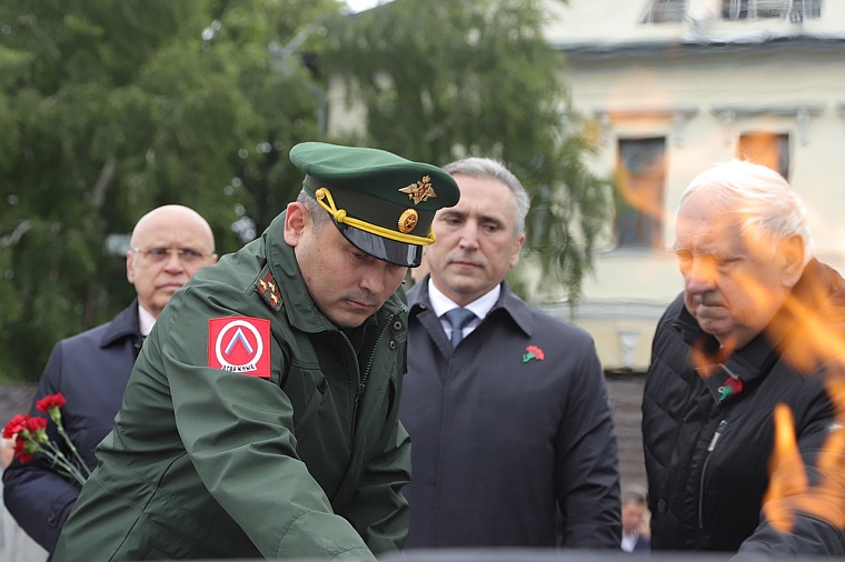 Александр Моор почтил память павших в Великой Отечественной войне