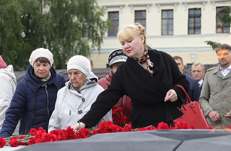 Александр Моор почтил память павших в Великой Отечественной войне