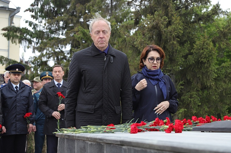 Александр Моор почтил память павших в Великой Отечественной войне