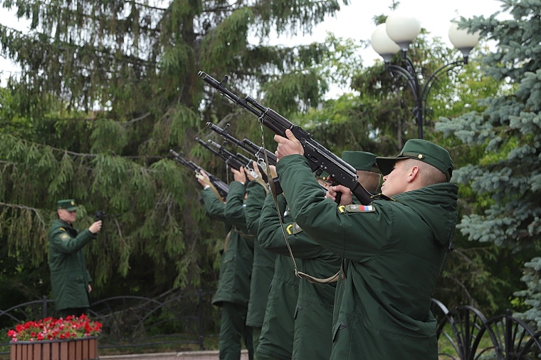 Александр Моор почтил память павших в Великой Отечественной войне