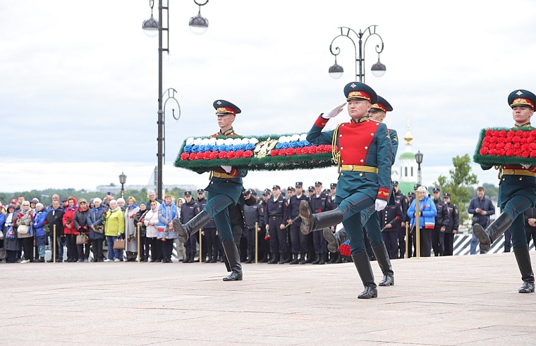 Александр Моор почтил память павших в Великой Отечественной войне