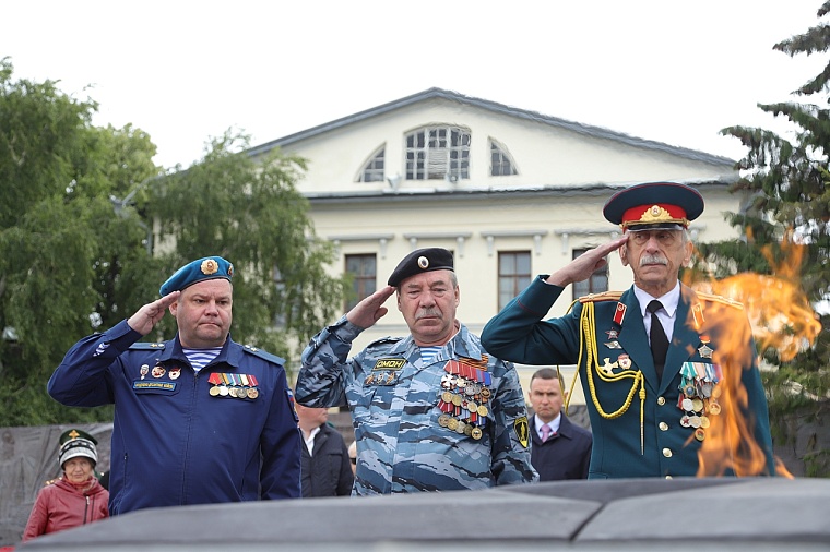 Александр Моор почтил память павших в Великой Отечественной войне
