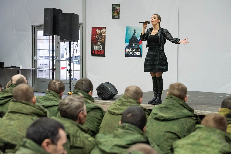 В Тюмени выступил лидер рок-группы «Агата Кристи"