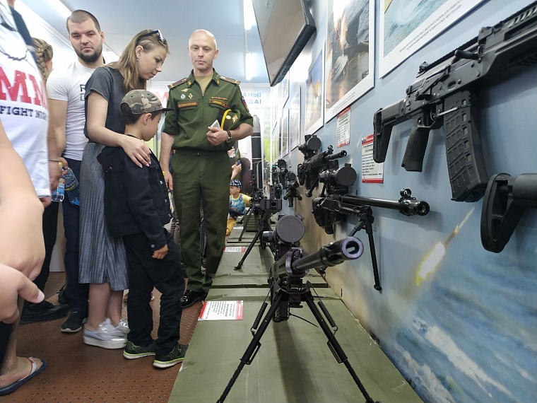Т-90, "Коалиция", новые автоматы: в Тюмень прибыл поезд Минобороны