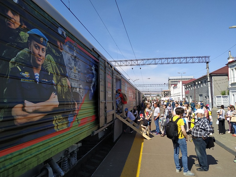 Т-90, "Коалиция", новые автоматы: в Тюмень прибыл поезд Минобороны