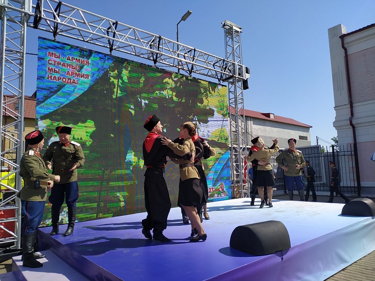 Т-90, "Коалиция", новые автоматы: в Тюмень прибыл поезд Минобороны