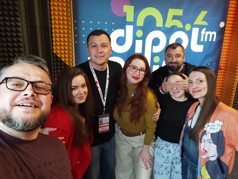 Из Медиашколы в радиоэфир: две ученицы заменят известную ведущую у микрофона