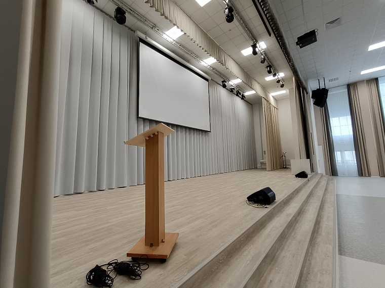 В тюменском микрорайоне "Тура" открыли школу с зимним садом