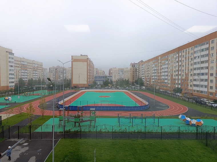 Школьный стадион в новом корпусе