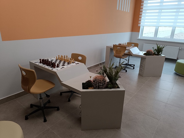 В тюменском микрорайоне "Тура" открыли школу с зимним садом