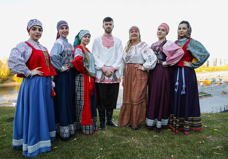 Ансамбль «ЯромилЪ» поздравил тюменцев с Днем России онлайн