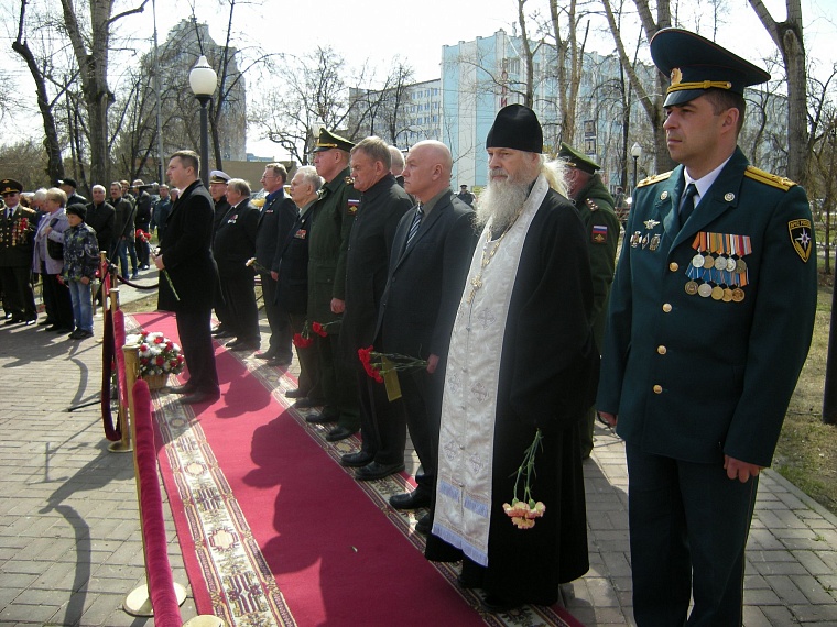 Тюменцам-ликвидаторам салютовали в сквере Мужества