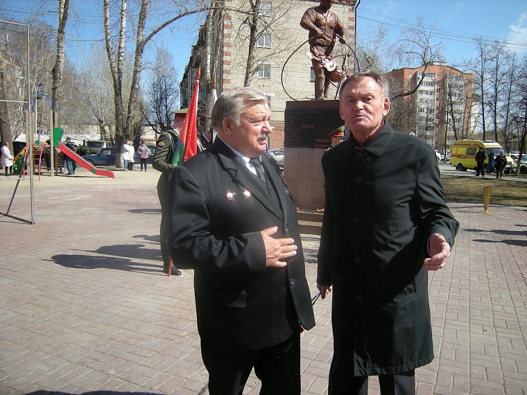 Тюменцам-ликвидаторам салютовали в сквере Мужества