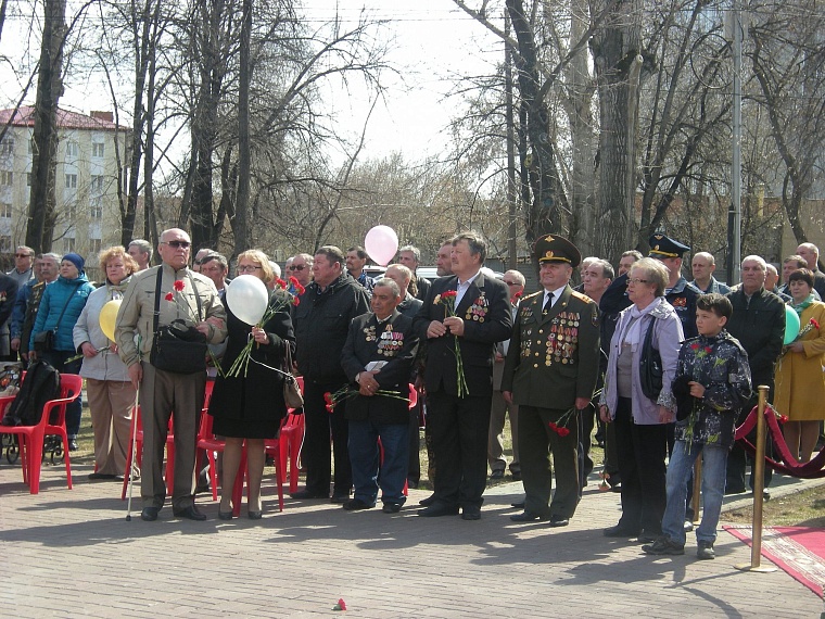 Тюменцам-ликвидаторам салютовали в сквере Мужества