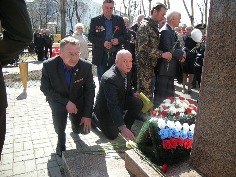 Тюменцам-ликвидаторам салютовали в сквере Мужества