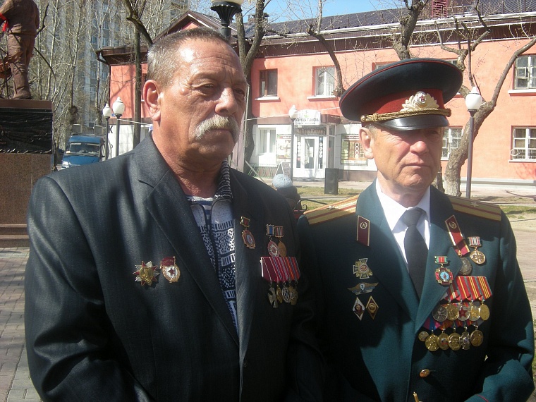 Тюменцам-ликвидаторам салютовали в сквере Мужества