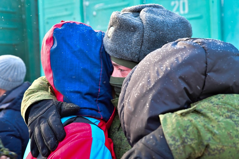 Мобилизованные отправилась из Тюмени на боевое слаживание