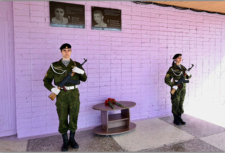 В Тобольске открыли мемориальную табличку Станиславу Бережному, погибшему на СВО