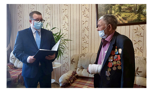 Первую медаль «За вклад в развитие Ямала» получил ветеран труда