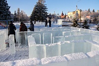 В Ишиме у главной новогодней ёлки строят ледовый городок