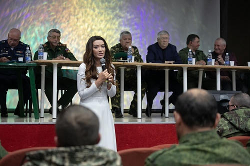 Тюменским мобилизованным передали икону Божией Матери Изборской