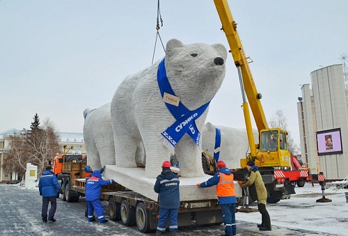 В Тюмени белых медведей с Цветного бульвара вернули в берлогу до следующей зимы
