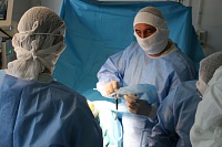 «Зачем я терпела целый год?!» Тюменские хирурги избавили пациентку от невыносимой боли в суставе